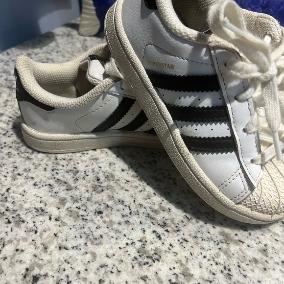 Kids Adidas all star used condition sz 9 - Picture 5 of 8